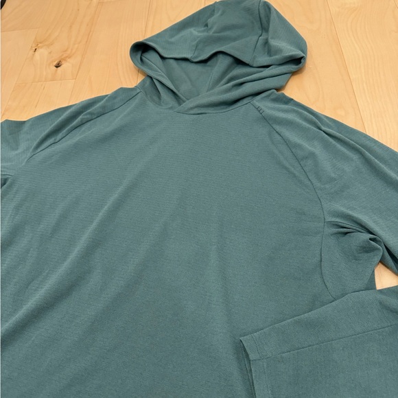 SOLD Men’s Lululemon Shirt - Picture 7 of 7